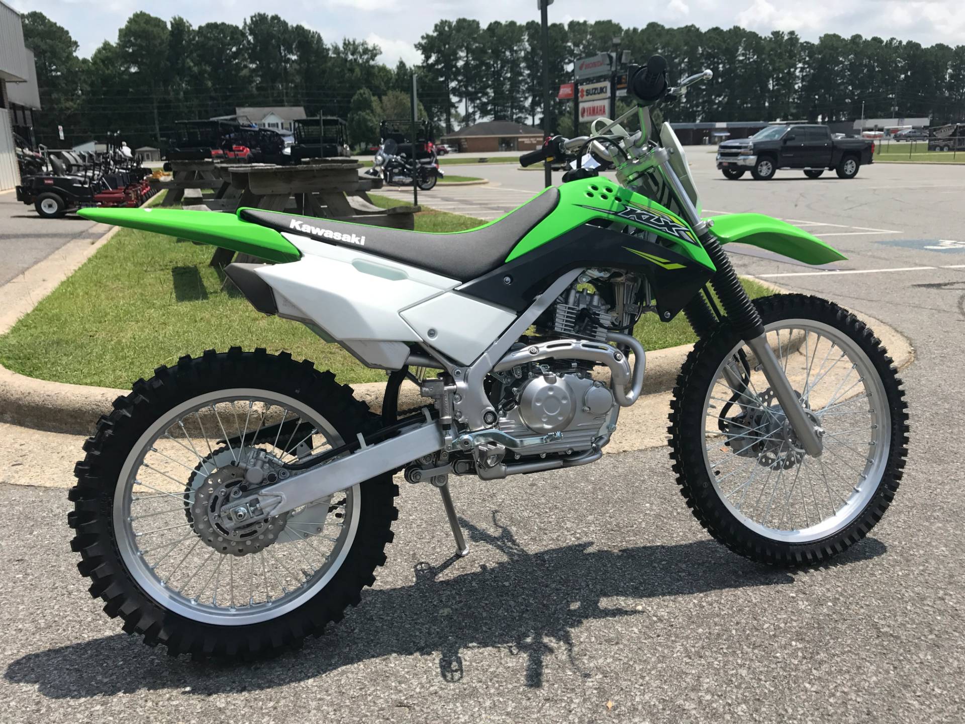 review-of-kawasaki-klx-140g-2018-pictures-live-photos-description