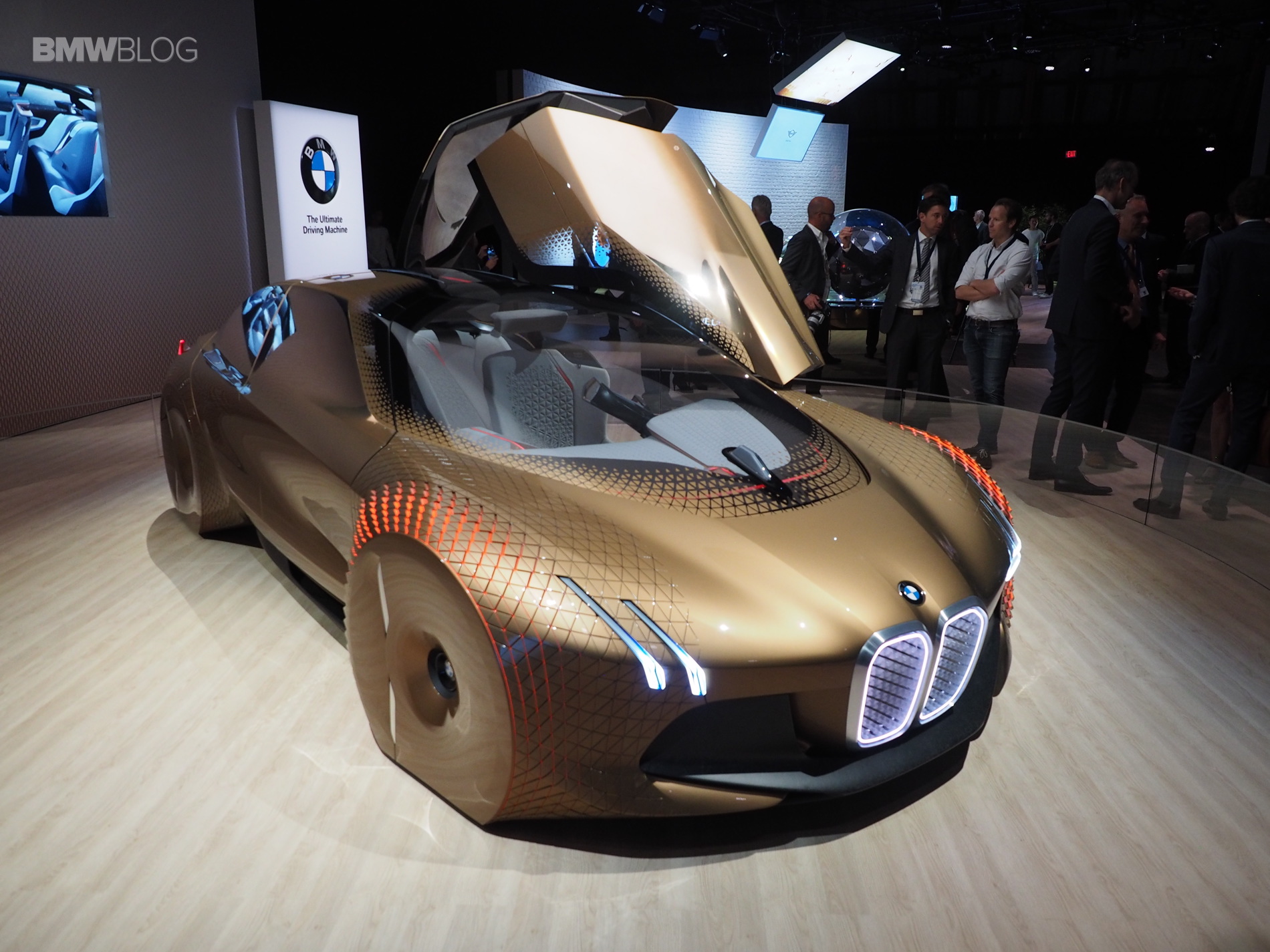BMW Vision Next 100 2017 photo - 2