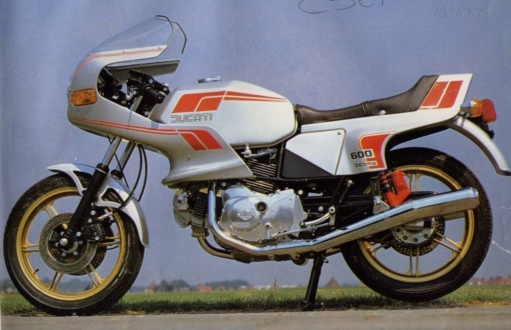 Ducati 600 SL Pantah 1982 photo - 4