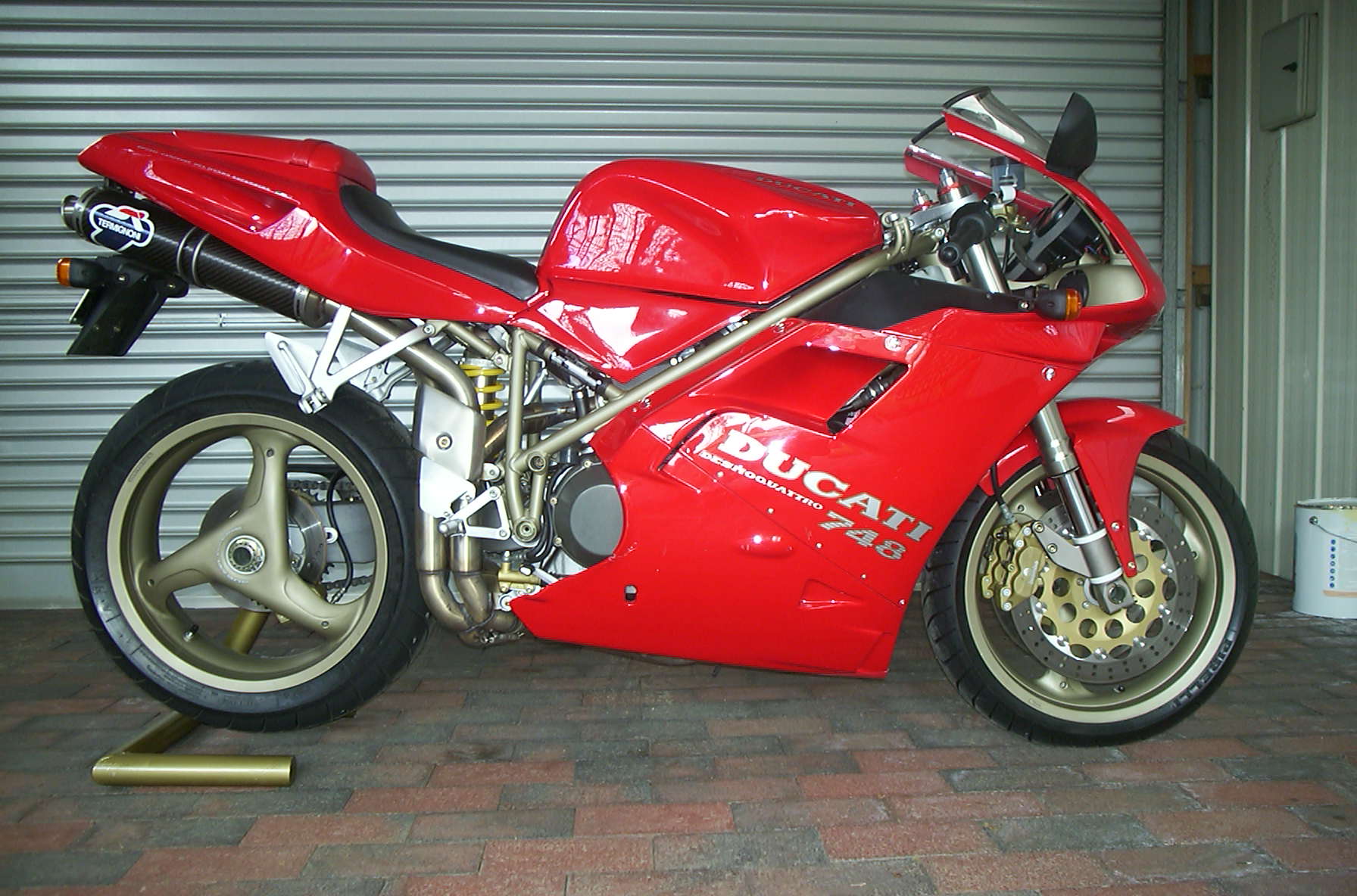 Ducati 748 S 2002 photo - 1