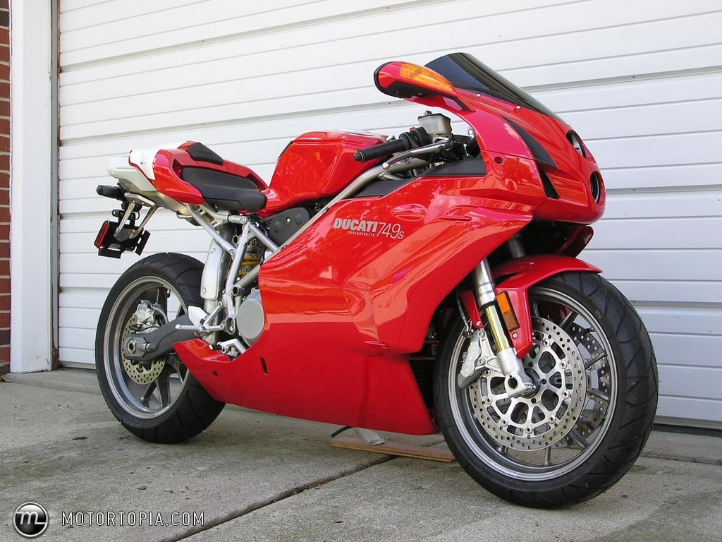 Ducati 749 2004 photo - 2