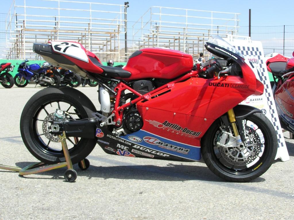 Ducati 749 R 2004 photo - 4