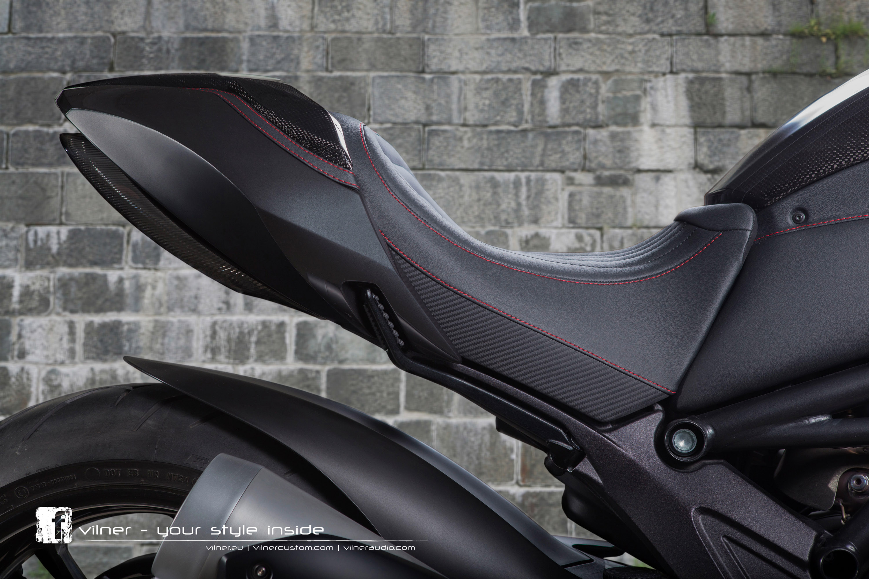 Ducati Diavel Carbon 1200cc photo - 4