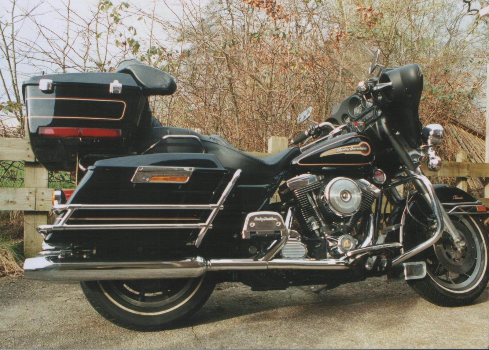 Harley-Davidson 1340 Electra Glide Classic FLHTC (reduced effect) 1991 photo - 1
