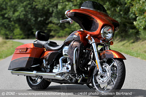 Harley-Davidson CVO Road Glide Ultra 1800cc photo - 1