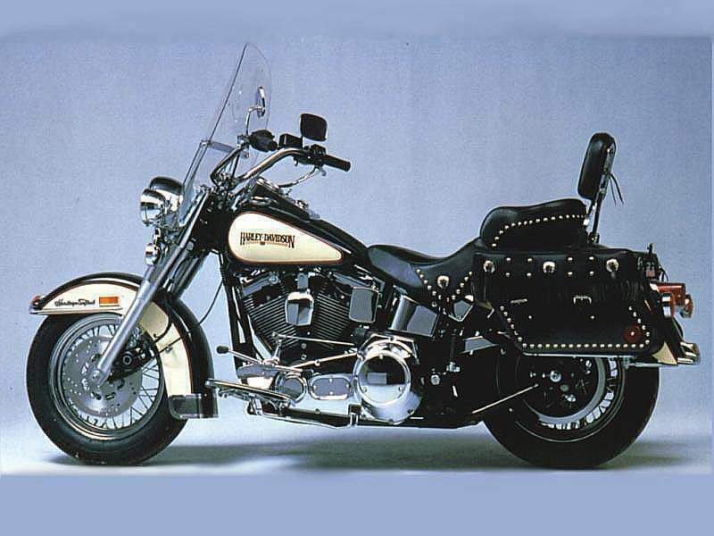 Harley-Davidson FLSTC Heritage Softail Classic 2000 photo - 4