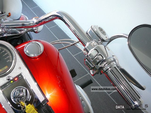 Harley-Davidson Flstci Heritage Softail Classic 2004 photo - 2