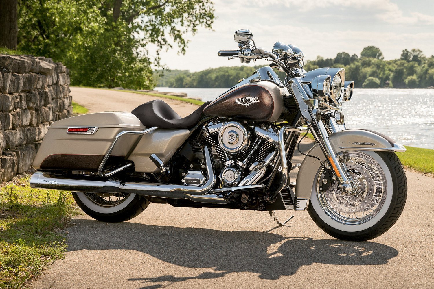 Review of HarleyDavidson Road King 2018 pictures, live photos