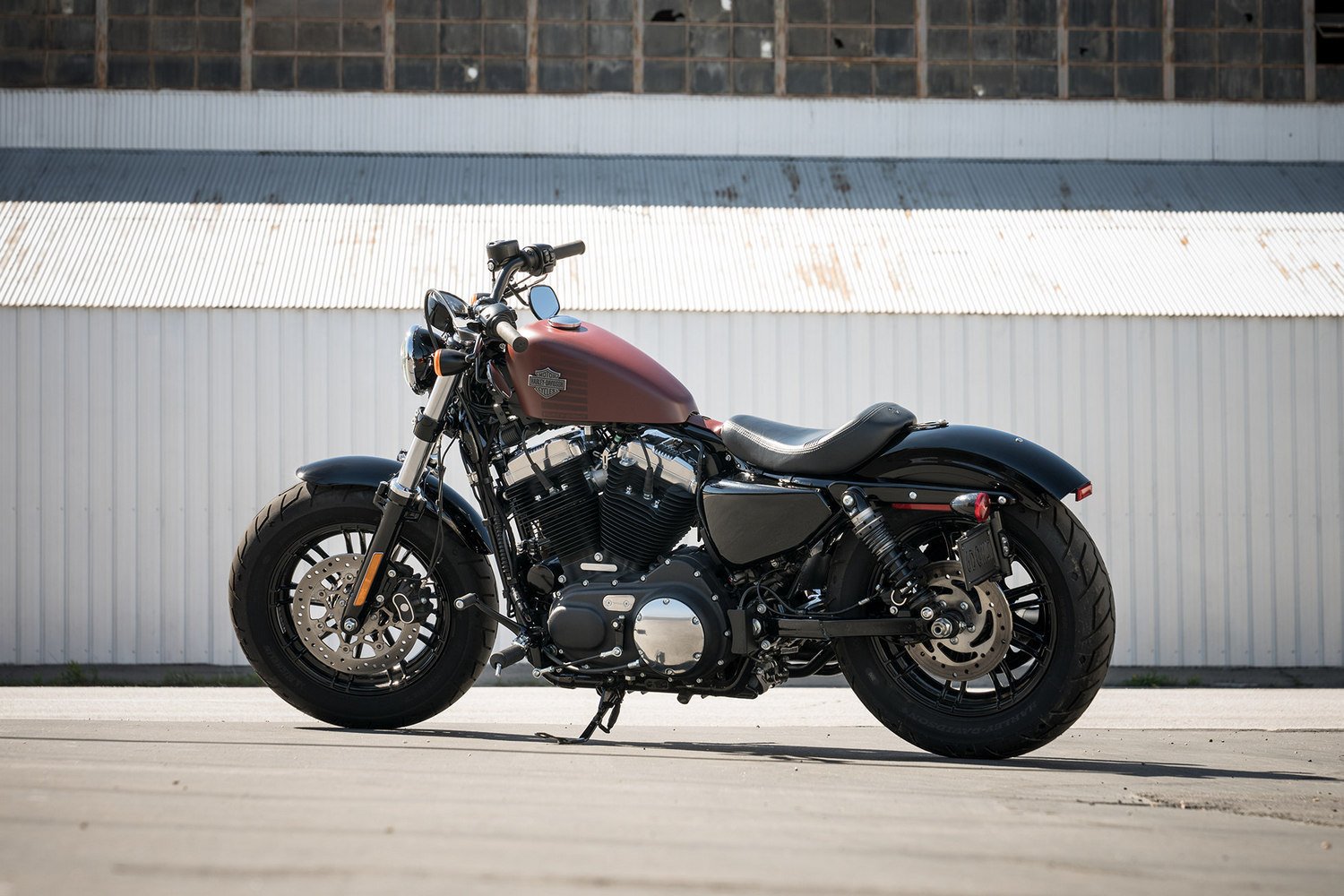 Harley-Davidson Sportster Forty-Eight Dark Custom 2018 photo - 2
