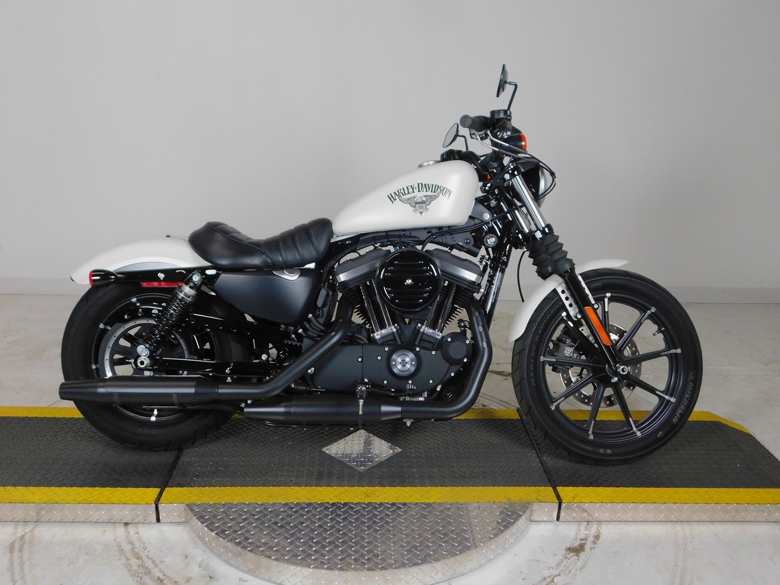 Harley-Davidson Sportster Iron 883 2018 photo - 4