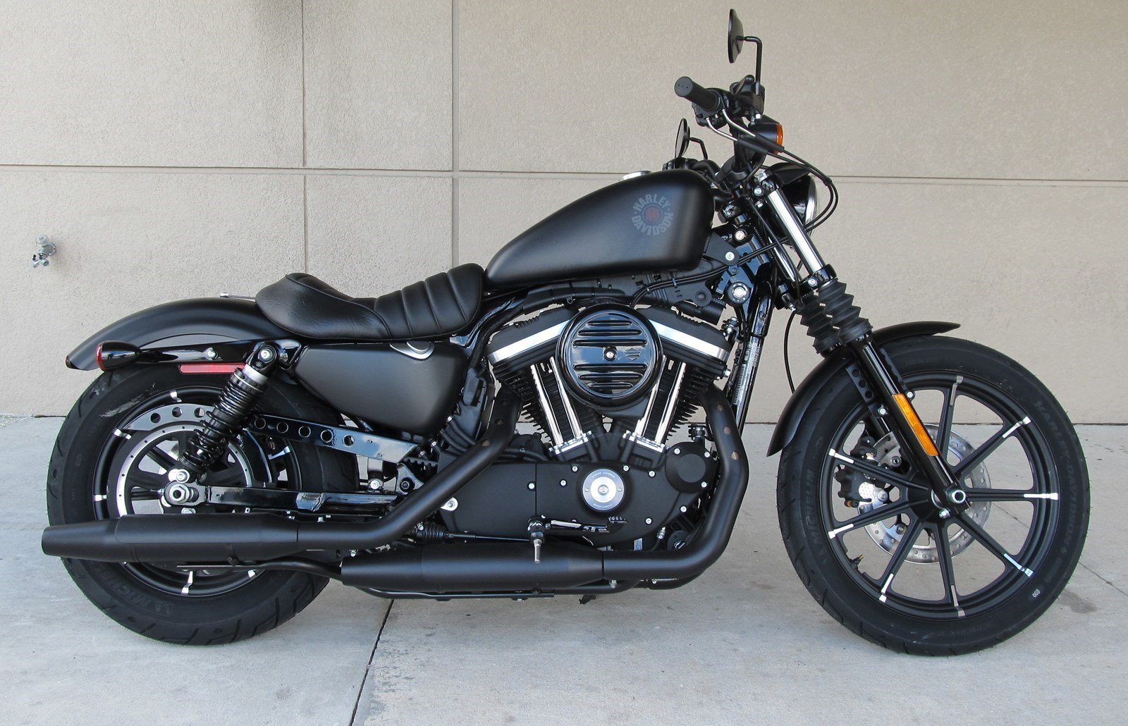 Harley-Davidson Sportster Iron 883 2019 photo - 2