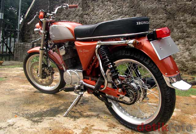 Honda CB 100 1971 photo - 4