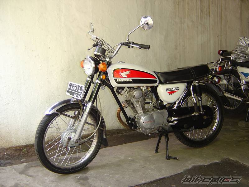 Honda CB 100 1972 photo - 4