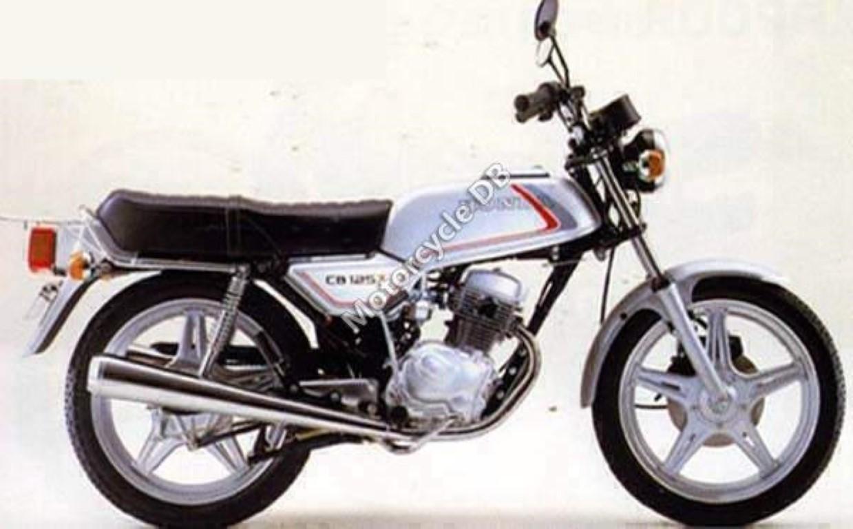Honda CB 125 T 2 1981 photo - 3