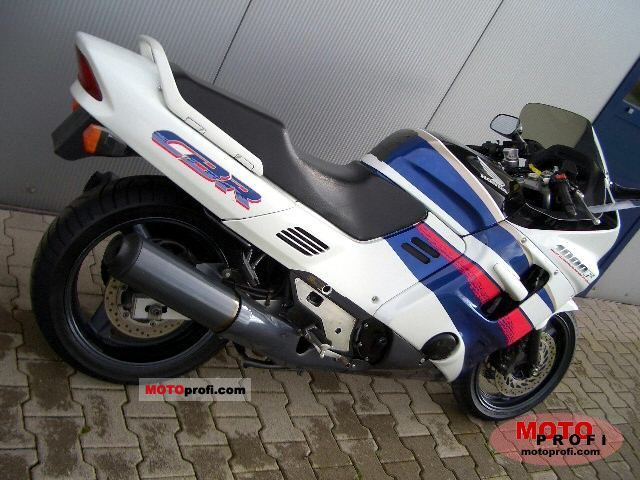 Honda CBR 1000 F 1993 photo - 1
