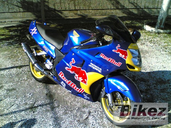 Honda CBR 1100 XX Super Blackbird 1999 photo - 3