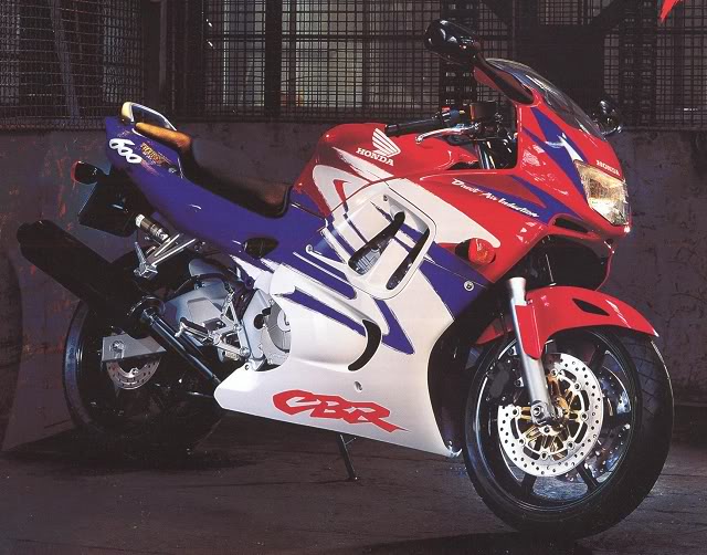 Honda CBR 600 F3 1995 photo - 2