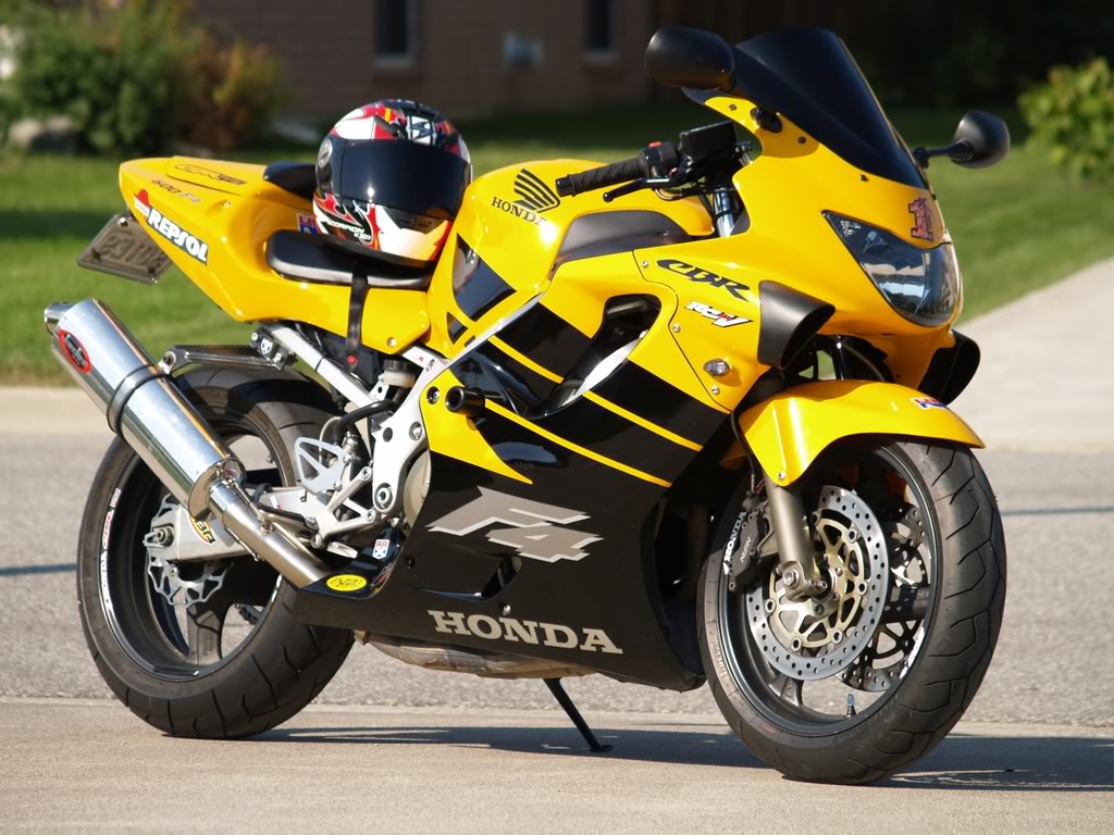 Review of Honda CBR 600 F4 2000 pictures, live photos