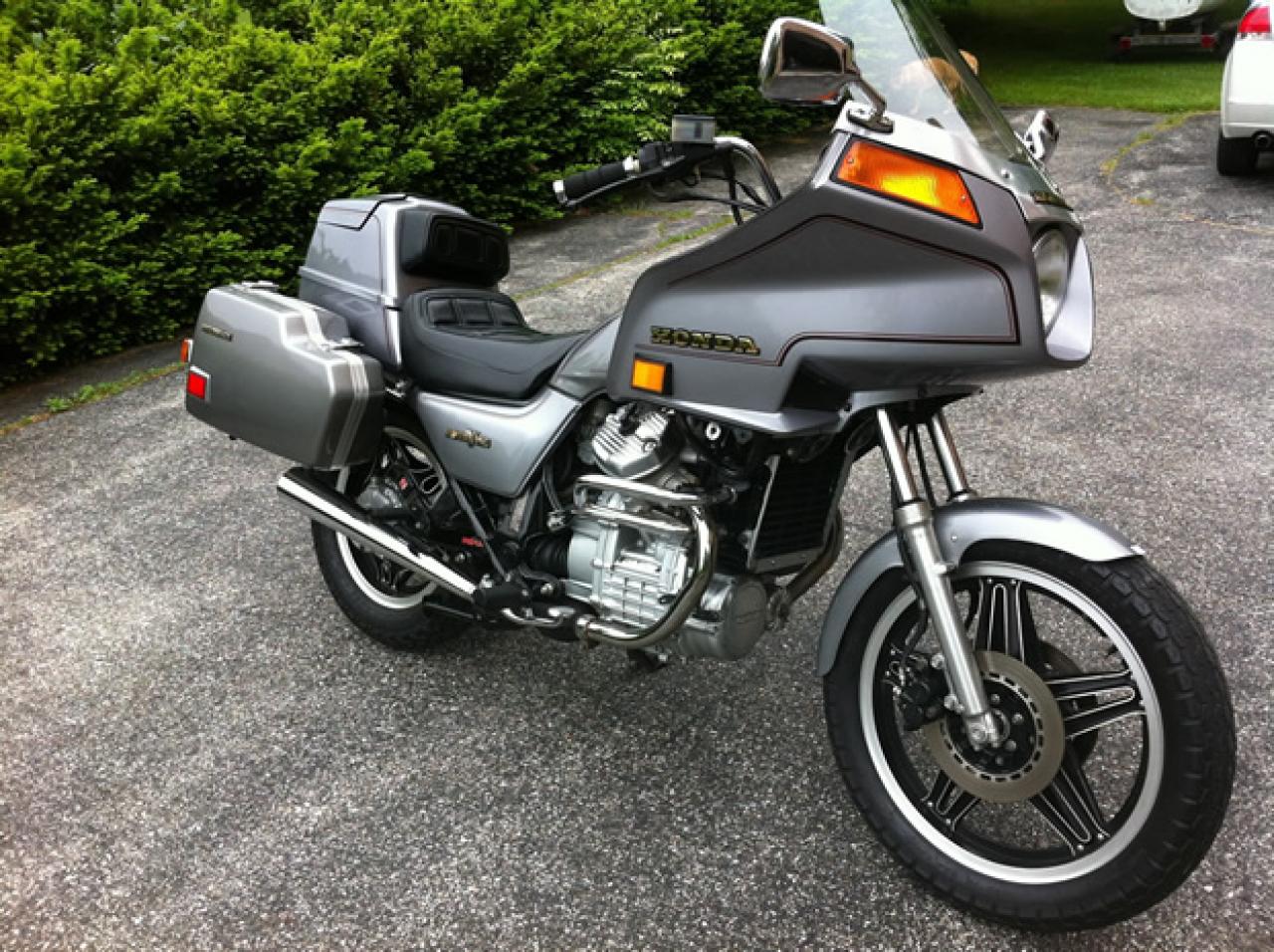 Honda GL 500 Silver Wing (reduced effect) 1982 photo - 2