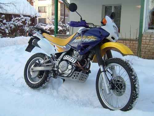 Review of Honda NX 650 Dominator 2000: pictures, live ...