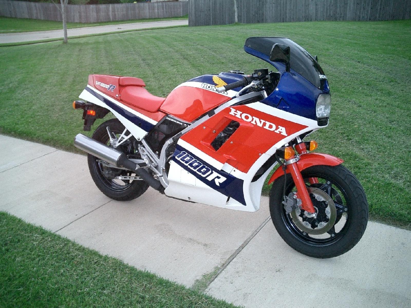 Honda VF 1000 R (reduced effect) 1985 photo - 2