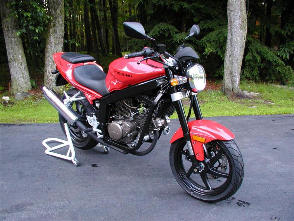Review of Hyosung GD250N Street 250cc: pictures, live 