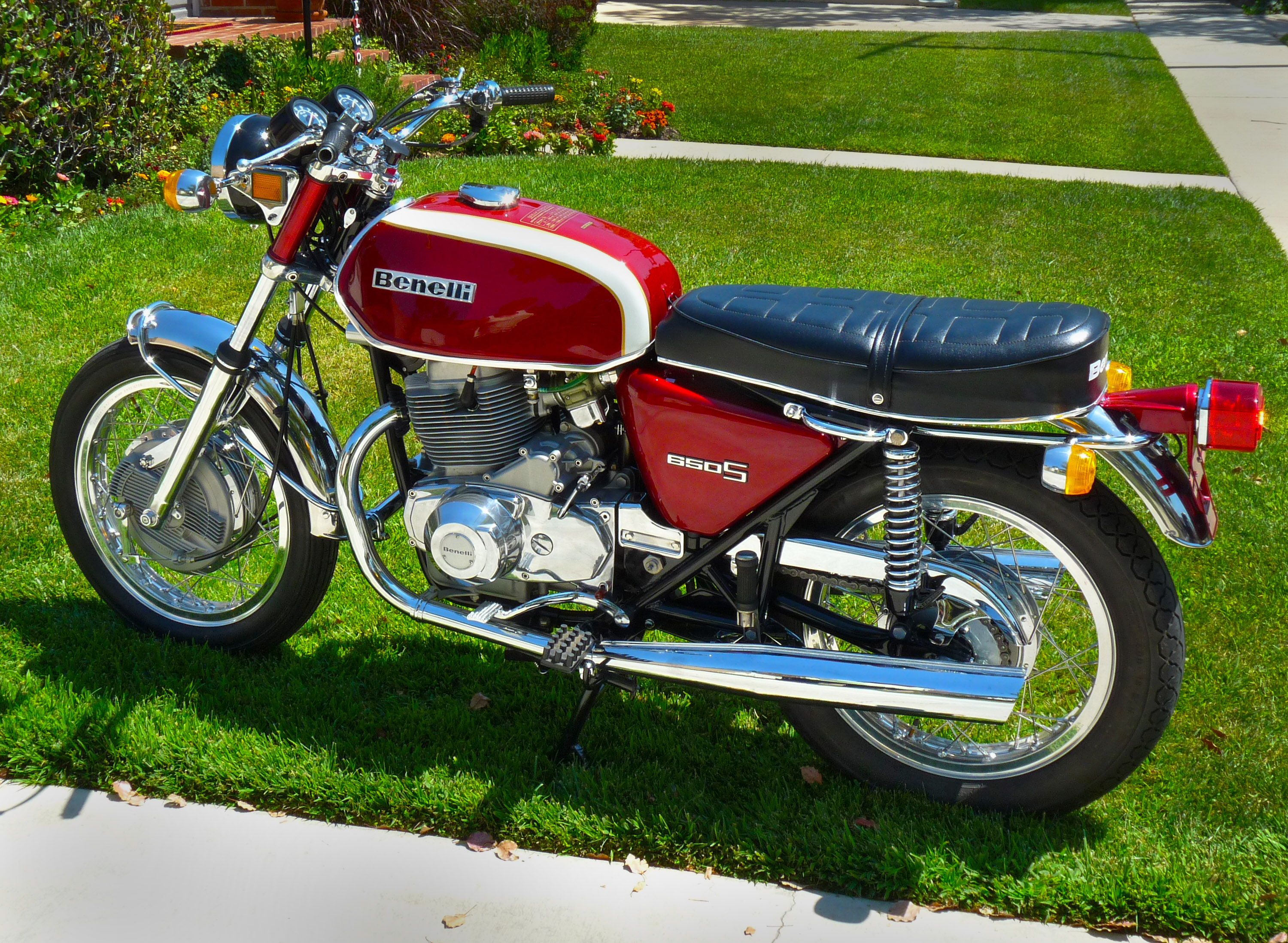 Moto Guzzi 750 S 1975 photo - 6