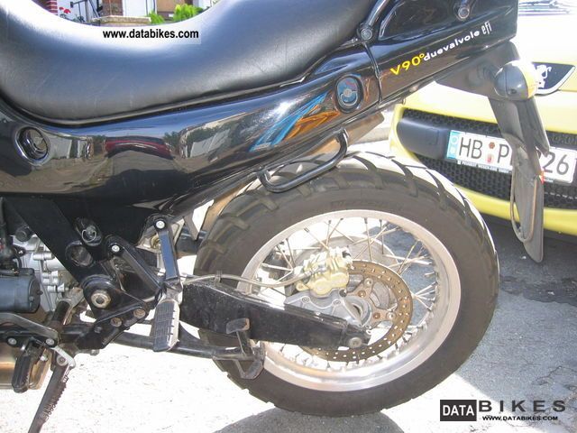Moto Guzzi Quota 1100 ES 2000 photo - 1