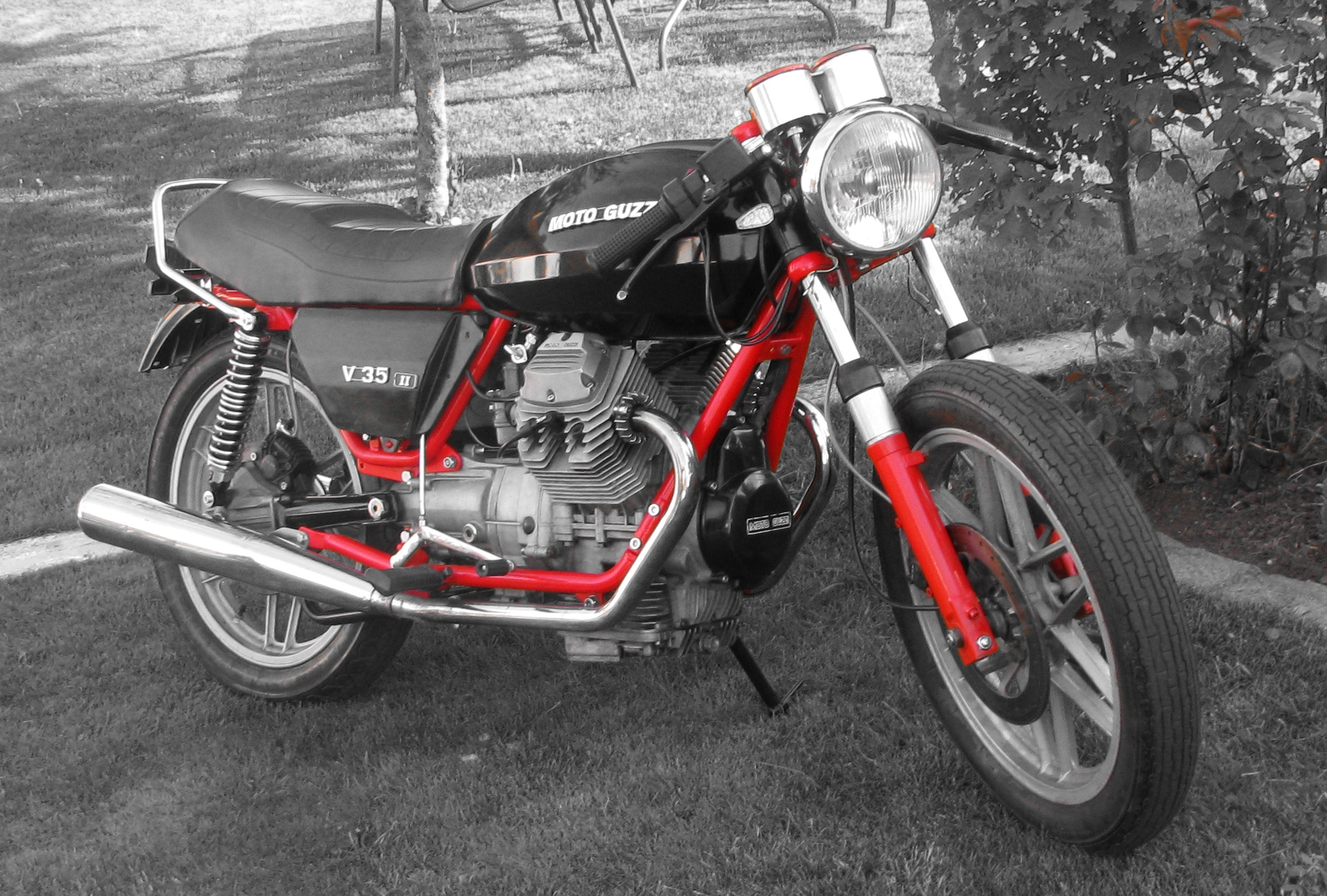 Moto Guzzi V 35 II 1981 photo - 3