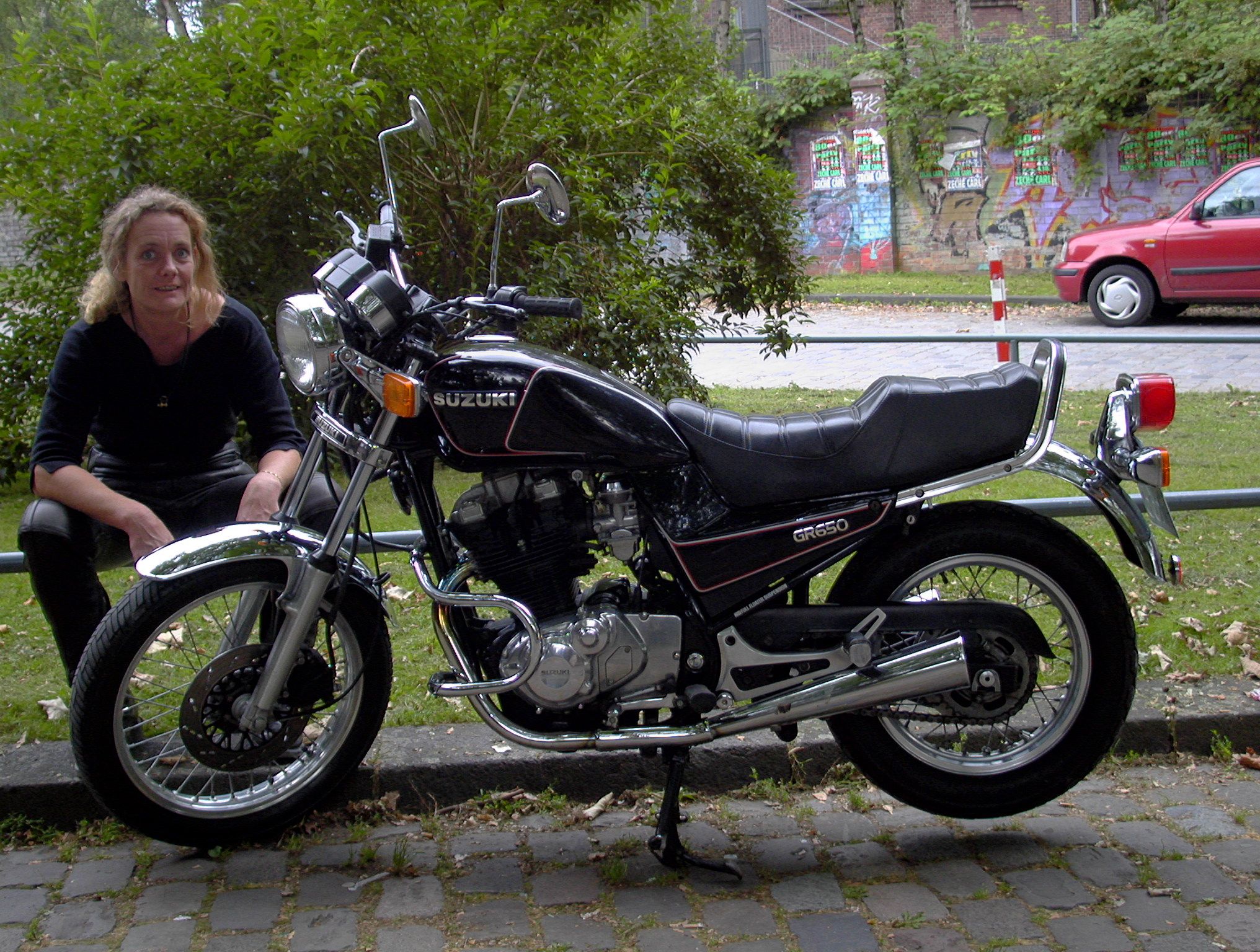 Review of Suzuki GR 650 1983 pictures, live photos