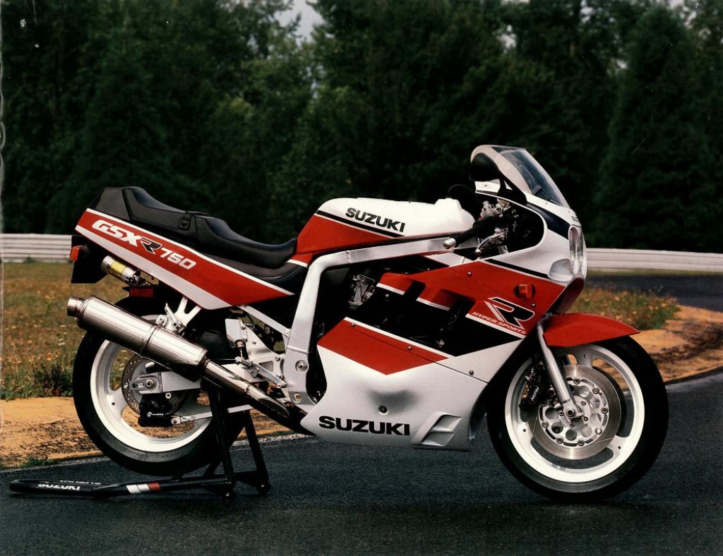 Suzuki GSX 1100 F (reduced effect) 1990 photo - 3