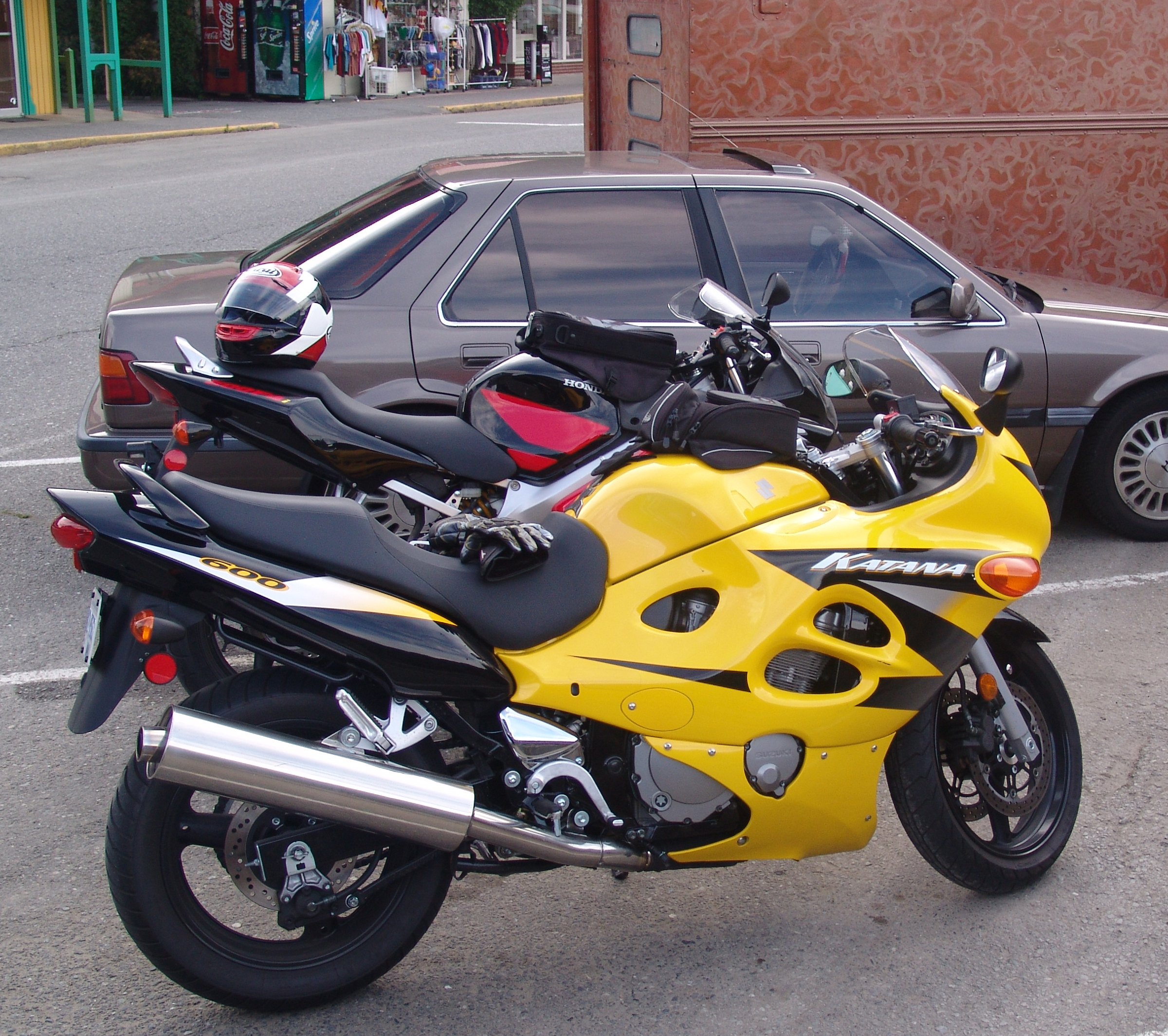 Review of Suzuki GSX 600 F 1997 pictures, live photos
