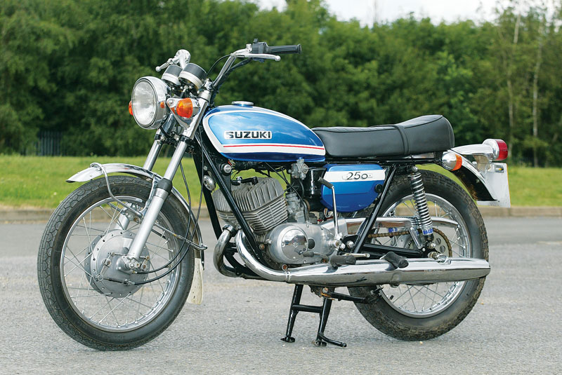 Suzuki T 20 1970 photo - 2