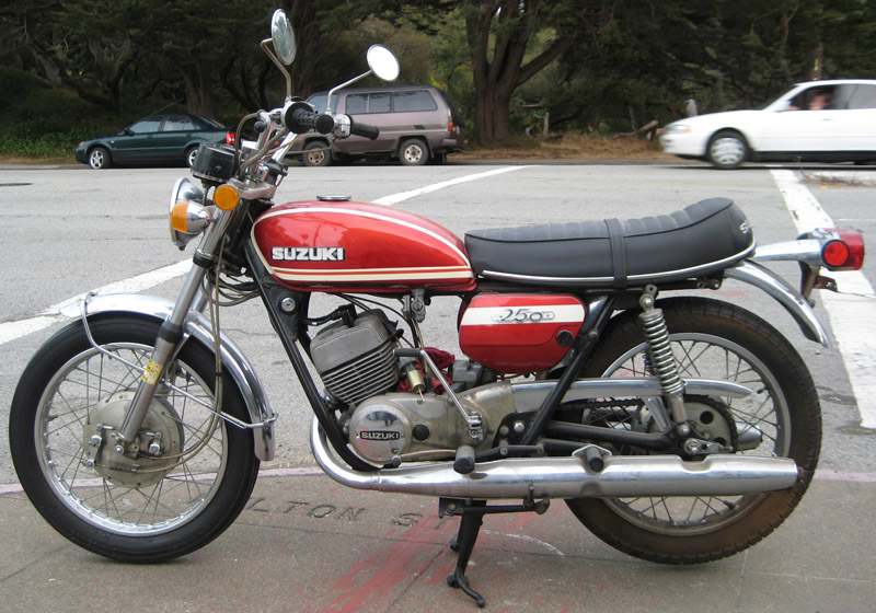 Suzuki T 250 1972 photo - 2