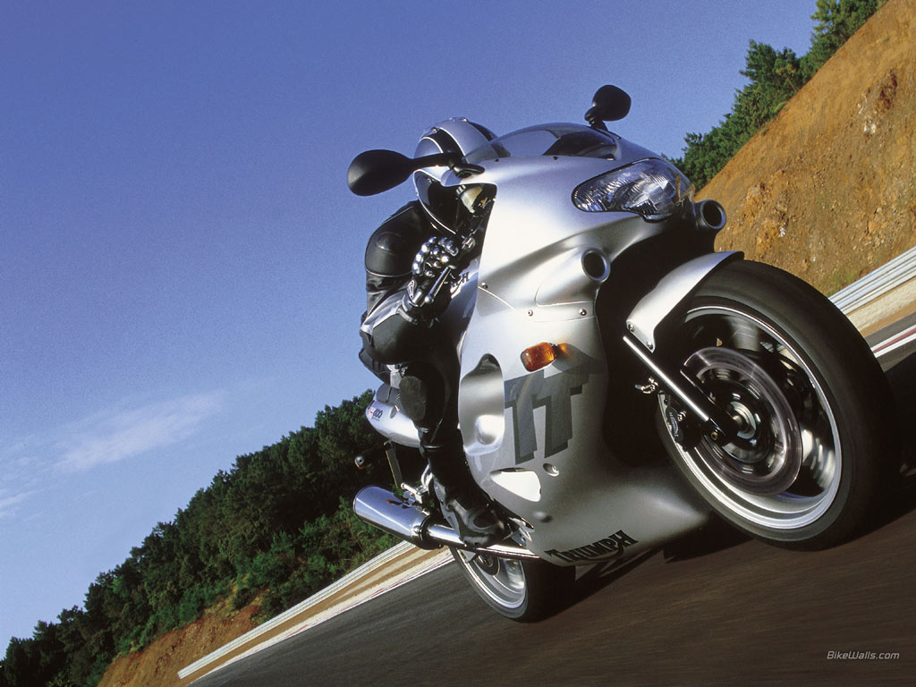 Triumph TT 600 2003 photo - 2