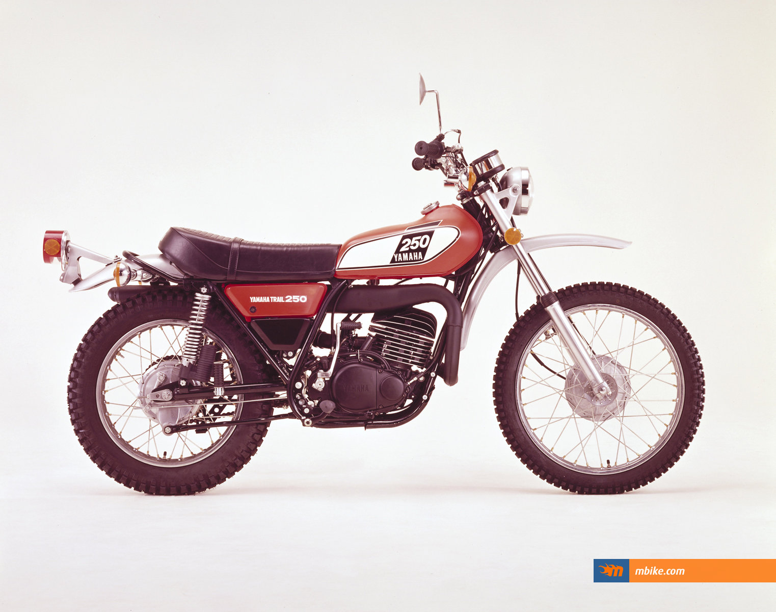 Yamaha DT 250 1975 photo - 3
