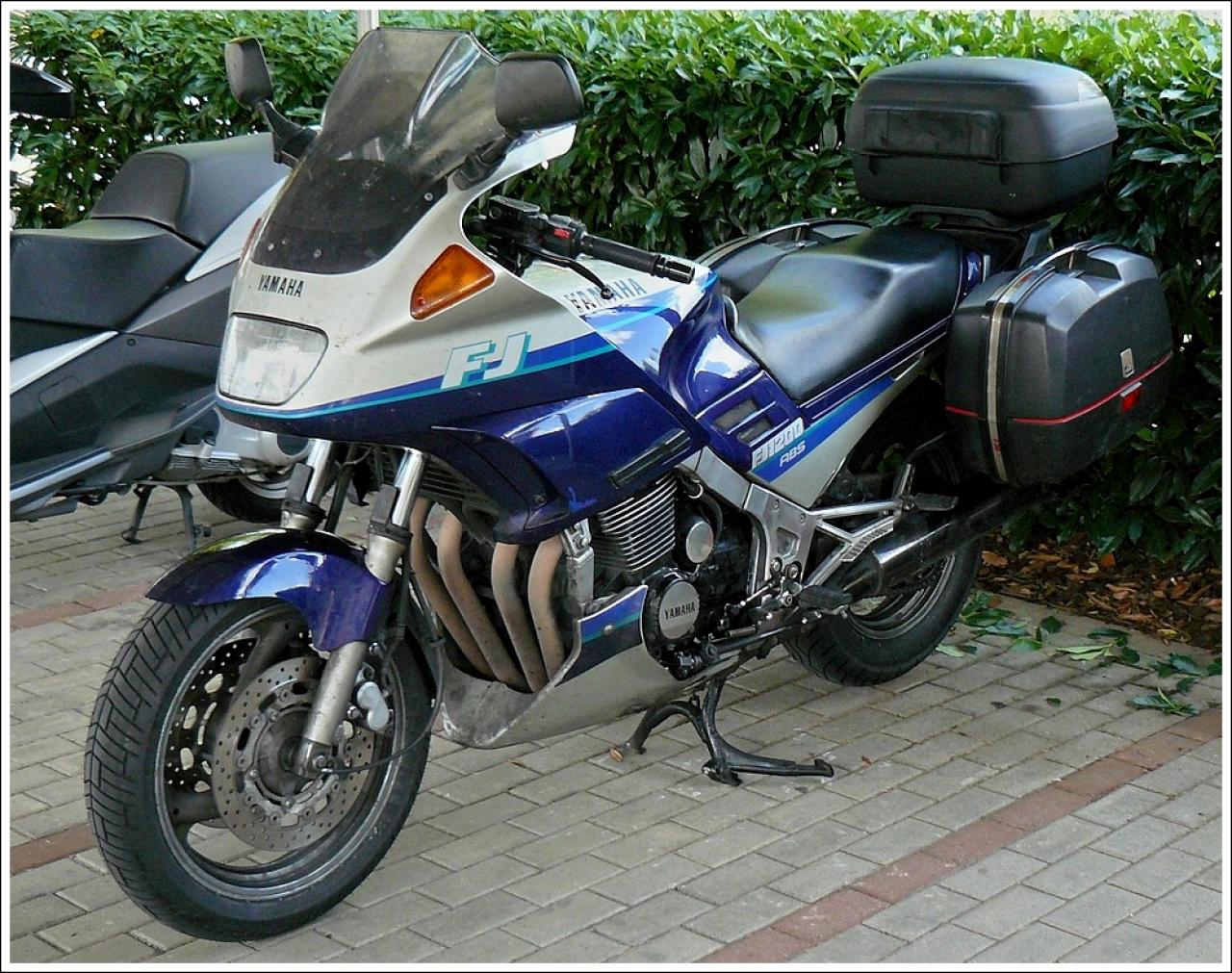 1986 Yamaha FJ 1200 (reduced effect) - Moto.ZombDrive.COM