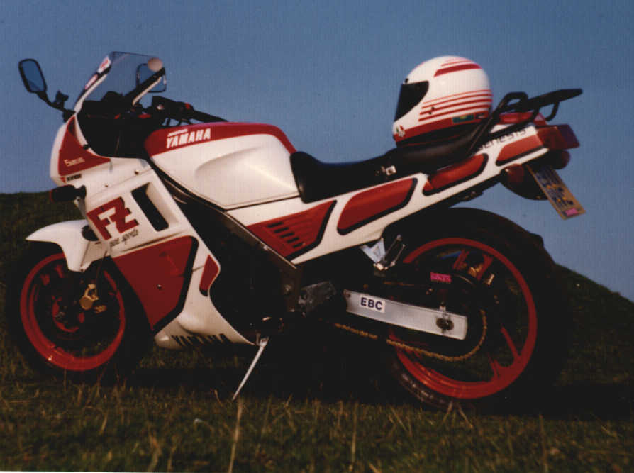 Yamaha FZ 750 1988 photo - 2