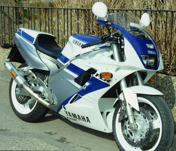 Yamaha FZR 1000 1990 photo - 4