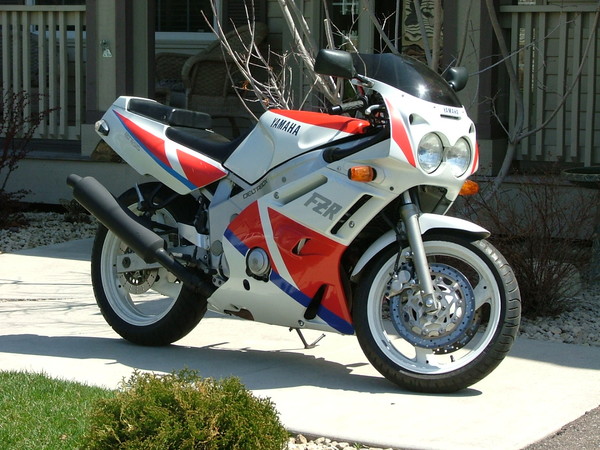 Yamaha FZR 600 1990 photo - 4