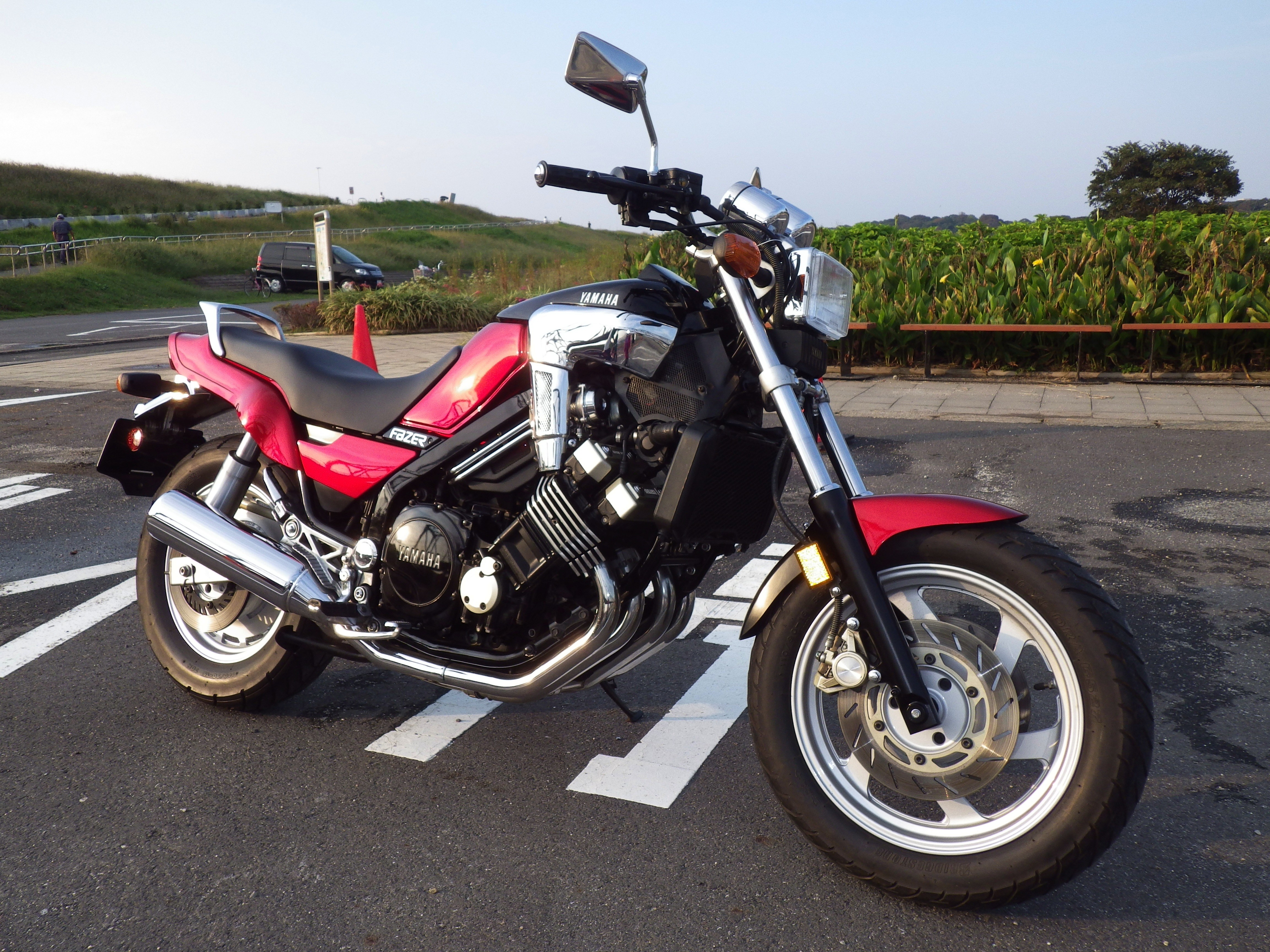 Review of Yamaha FZX 750 1987: pictures 