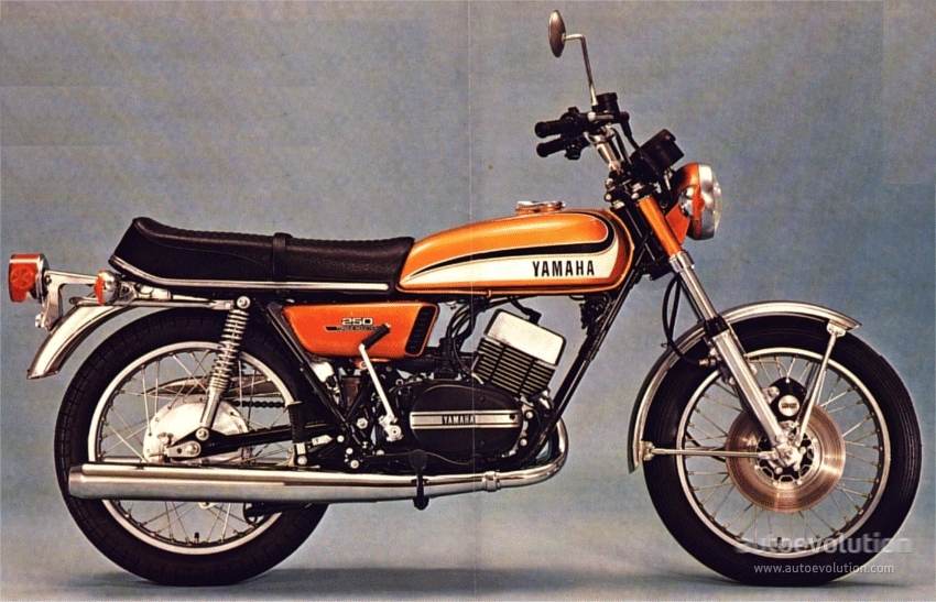 Yamaha RD 250 1977 photo - 1