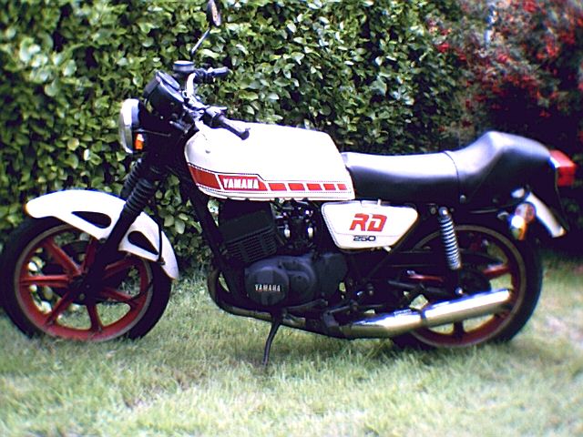 Yamaha RD 250 1979 photo - 3