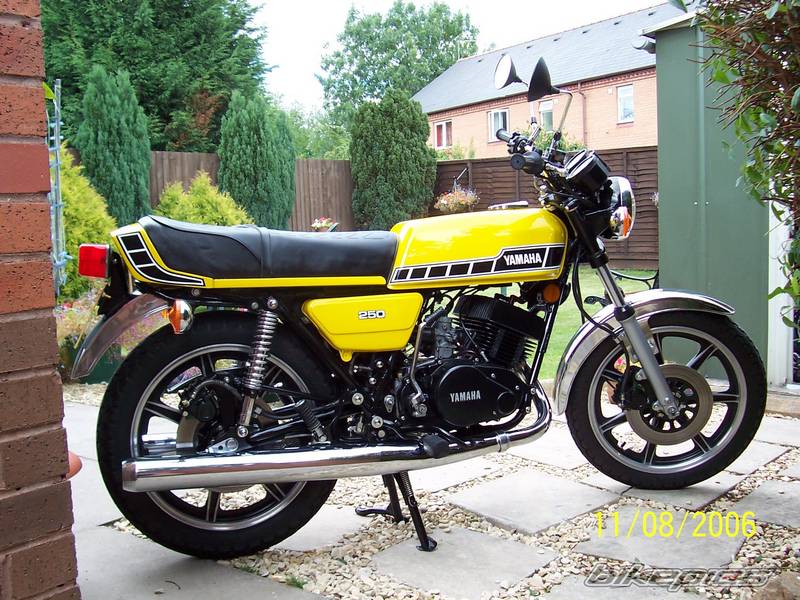 Yamaha RD 250 1979 photo - 5