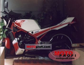 Yamaha RD 350 (reduced effect) 1987 photo - 2