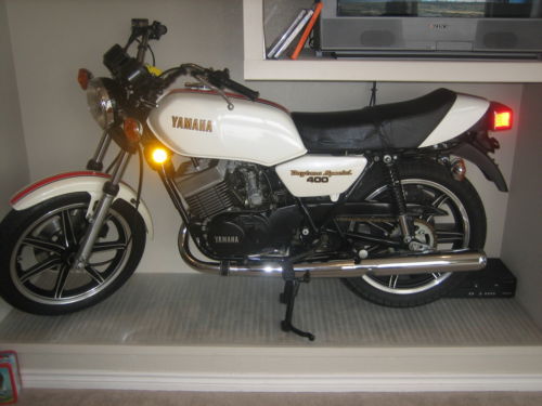 Yamaha RD 400 1979 photo - 1