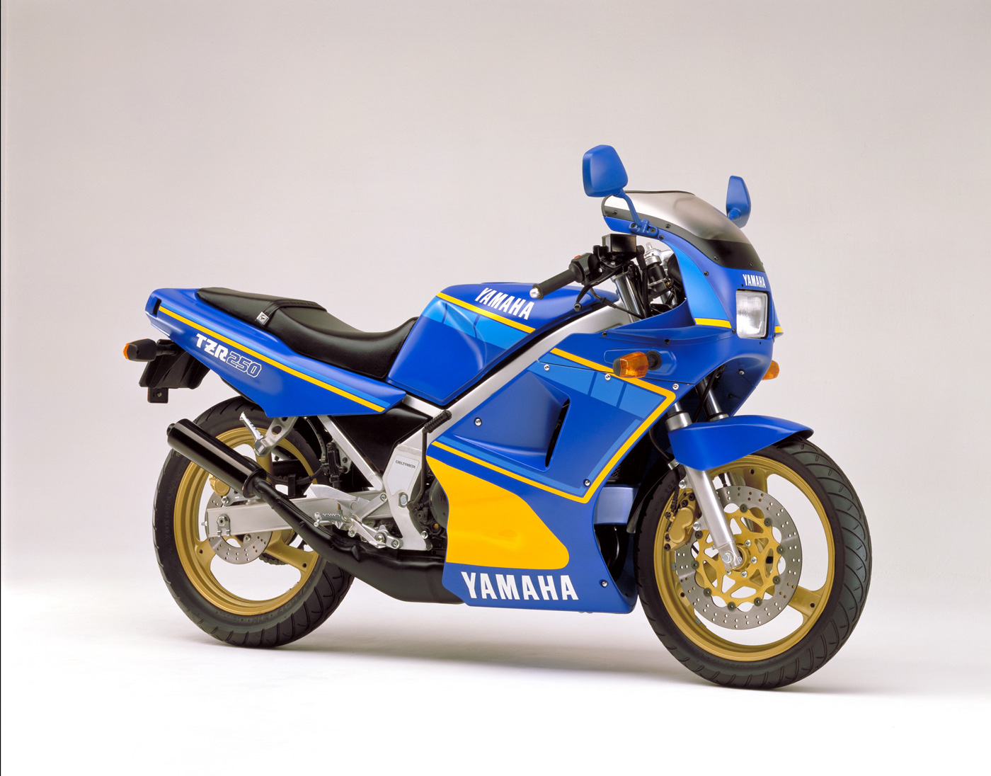 Yamaha TZR 250 1987 photo - 3