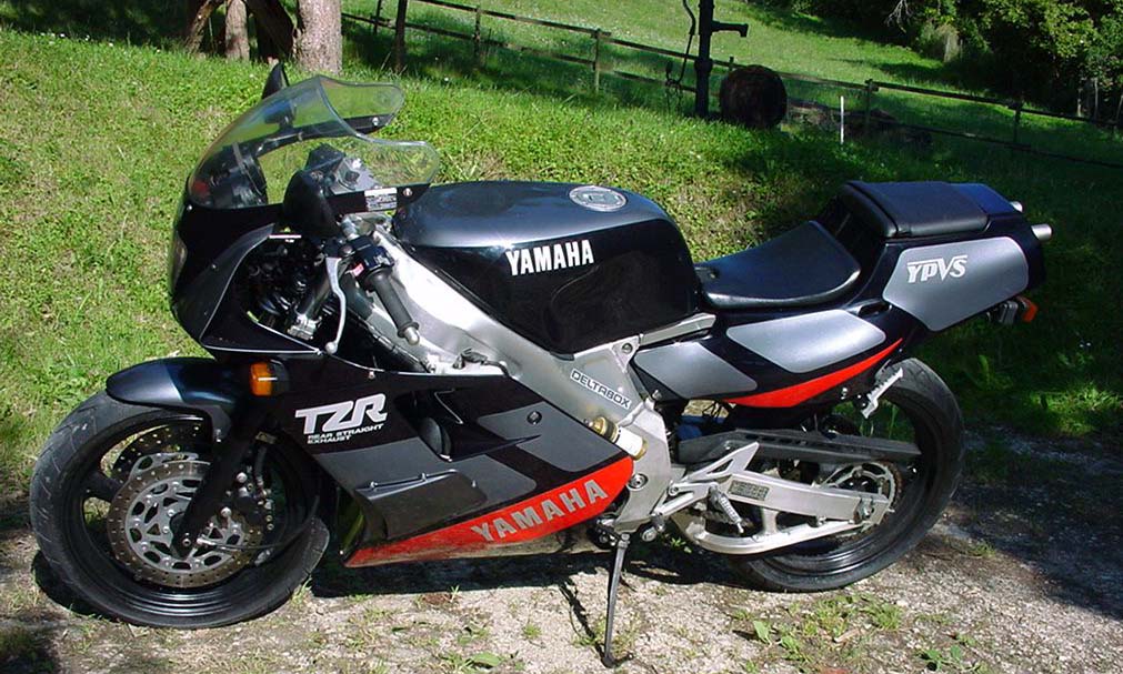 Yamaha TZR 250 1990 photo - 5