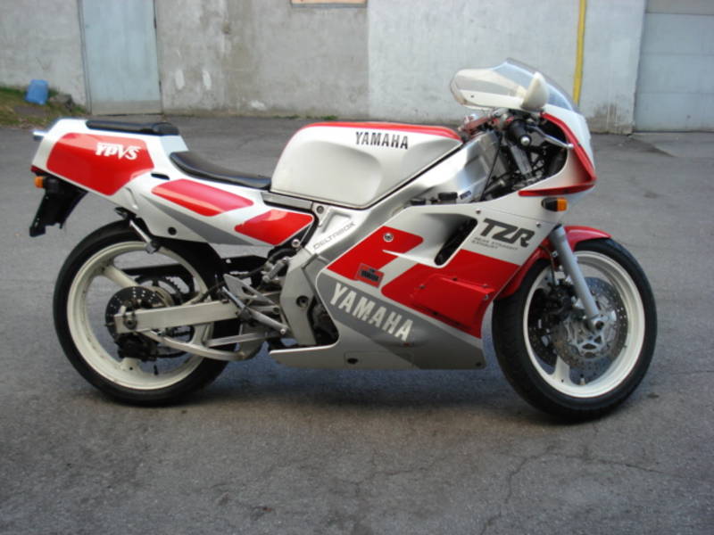 Yamaha TZR 250 1990 photo - 6