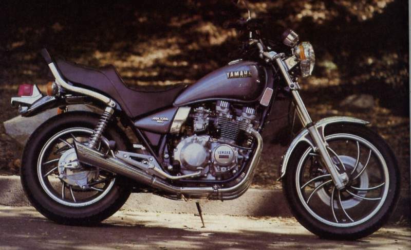 Yamaha XJ 550 1984 photo - 2